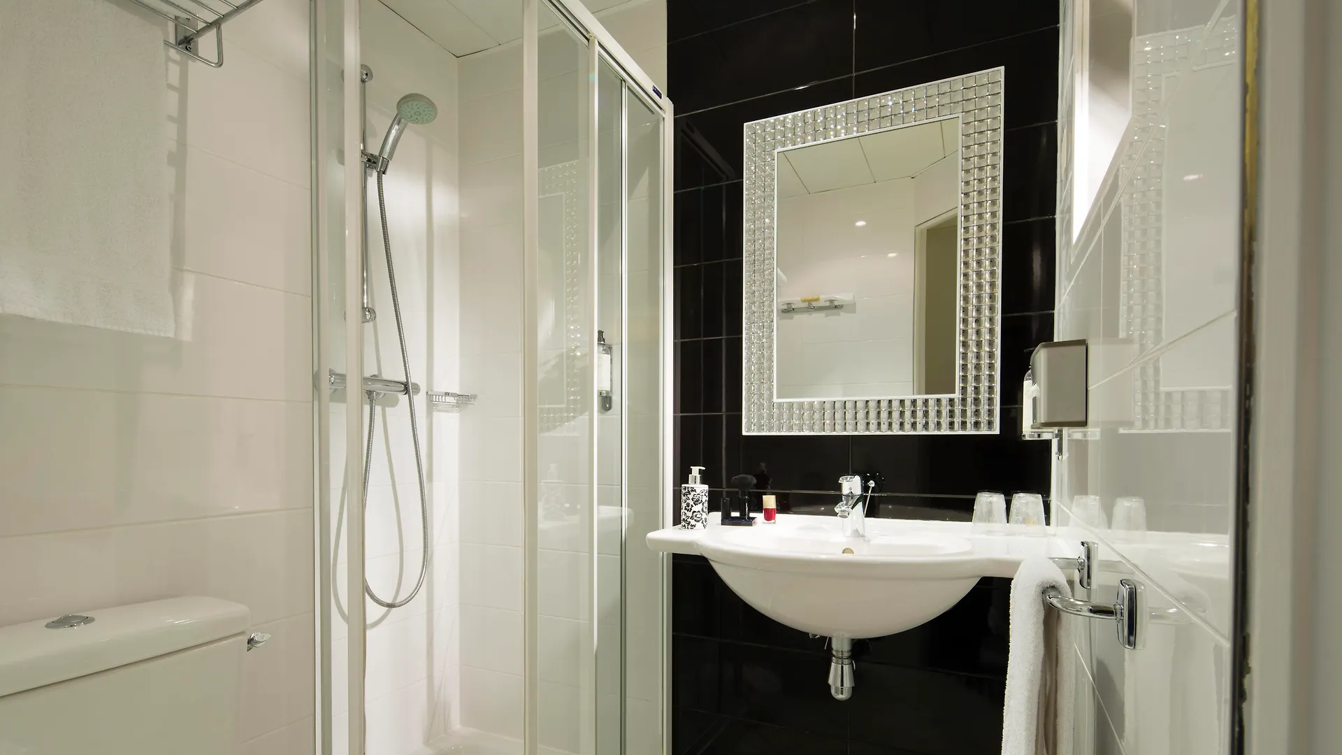 ***  Hotel Best Western Anjou Lafayette Paris Frankreich